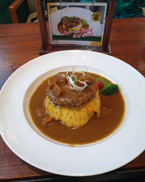Japanese Curry Beef Steak by @mykopiomalang 
The japanese curry is tasted a little bit salty but still nice for me
#japanesecurry #japanesecurryrice #beefsteak #japanesefood #asianfood #karejepang #nasikare #nasikarejepang #steaksapi #mykopio #mykopiomalang #familyrestaurant #indonesianbistro #malang #eastjava #indonesia #instafood #foodporn #foodie #foodgraphy #foodgram #malangeatery #malangkuliner #malangfoodies #kulinermalang #samsung #galaxys9plus