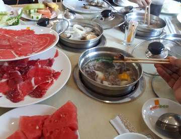 📷 Lunch time... 🍽🥓🥗🍲🍜🍚🥢🍽🥃🍺 #lunch #shabushabu #welcome #home #love #familyphotography #instagram #instago #instadaily #instafood