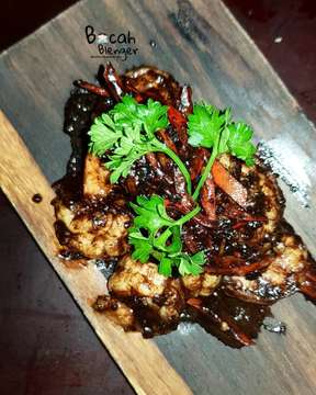 Greetings from Bali, #temanbocahblenger (BB) 🙋‍♂️💁‍♀️
--------------------------------------------------------
Ngidam makan seafood, akhirnya BB makan di Sambal Shrimp yg letaknya daerah Seminyak, Bali. Disini BB cobain makan gurita, calamary, udang, kepiting dan ikan yang dimasak pakai bumbu yang kaya rasa. Enak bangettttt, suka banget deh pokoknya.. -----------------------------------------------------
#sambalshrimp
#Bandungkuliner
#tangerangkuliner
#jakartakuliner
#balikuliner
#seafood
#makankenyang
#bali
#seminyak
#bocahblenger
#makansampeblenger
#kulinerIndonesia
#kulinernusantara
#seminyakbali
#makanseafood
#seafoodbali