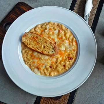 03.08.19.
mac and cheese.
.
.
#food #foodphotography #photogram #photography #picture #macandcheese #instafood #lunch #kulinermedan #digiglyph