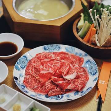 If I could have shabu-shabu for dinner, I would, especially the delicious one from @shabu2house Plaza Indonesia which has been my family’s personal fav for so long!
.
Does your gang got what it takes to finish 3 plates of U.S. beef? Get our special offer only this March 8-9th 2018 and be the ultimate #ShabuGang! Tag your 3 of your gang member & let them know!
.
T&C Applied:
*
SHABUGANG : • Follow IG @Shabu2house
• Like Photo promo #ShabuGang
• Tag 3 of your friends ❤️