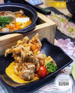 {SWIPE LEFT FOR MORE PHOTOS}
_____
Lunch at @itachosushi.id and enjoy promotion of FREE “Deep-Fried Soft Shell Crab” only until 6 May 2019!🦀 Ini Soft Shell Crab enak banget, pake spicy onion sauce yang nagih parah!
.
Caranya gampang banget:
1. Follow IG @itachosushi.id dan FB Itacho Sushi Indonesia
2. Belanja di Itacho Sushi minimal IDR 250,000 (sebelum tax & service)
3. Tunjukkan foto “Deep-Fried Soft Shell Crab” di acc IG @itachosushi.id atau @foodescape_id ke staff Itacho Sushi pada saat memesan
_____
📍Itacho Sushi
Grand Indonesia Lt. 3A Sky Bridge
Jalan M.H. Thamrin No. 1
Central Jakarta 10230
_____
‼️Don't miss updates from us:
👉🏻Turn on post notifications
👉🏻Click our Instagram Stories for live updates
_____
#FoodEscape #FoodEscapeXItacho #Itacho #ItachoSushi #ItachoSushiIndonesia  #eatfamous #eeeeeats #f52grams #tastespotting #instafood #buzzfeedfood #beautifulcuisines #feedfeed #top_food_of_instagram #seriouseats #9gagnomnom #insiderfood #softshellcrab