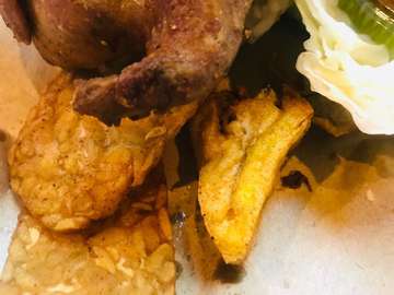 Hujan hujan begini enaknya makan 🥰 , kali ini aku cobain puyuh dari @warungsangrai . Dagingnya empuk dan berisi banget (daging puyuh mirip seperti daging ayam) , ditambah dengan Nasi khas kencur ala @warungsangrai  dilengkapi dengan tempe + tahu + ikan asin + sayur asem + dan sambel yang menambah kenikmatan .
Paket nasi cikur puyuh (puyuh perancis) 💸52K
👍🏻👌🏻 4/5
Ayuk kita makan bareng , selamat laper semuanya 😘
#food #halalfood #foodporn #foodies #jktfooddestination #jktfoodbang  #jktfoodhunting #foodpics #foodography #foodeatery #pergikuliner #foodgasm #foodstagram #instafood #foodjournal #laperbener #fooddirection #foodhunter #bikinlaper #gagaldiet #yummy #makangratis #eatandtreats #ceritamakan #makanterusss #culinary #eattime #warungsangrai #puyuhperancis