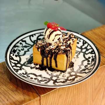 Sweet dessert 😍😍
#laborecoffeeeatery #triptomalang #exploremalang #LCSMalang #LCSgoestomalang #LCSHolidays #kulinermalang #goestomalang #foodporn #foodies #foodblog #foodgasm #foodblogger #foodblog #foodgraphy #foodhunter #kuliner #idfoodblogger #fotd #happy #happyday #likeit #likeforlike #yummy #delicious #vsco #vscocam #favourite #malangkulineri