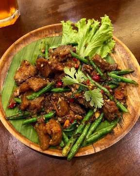 Larb Thai Cuisine
PIK, Jakarta
•
MarWi Meter (pictures are in order):
- Larb Pork Neck (4.5/5)
- Tom Yum Seafood (3/5)
- Pandan Chicken (3.5/5)
- Basil Crispy Pork (4.5/5)
- Pineapple Fried Rice (3.5/5)
•
(super) WORTH TRYING 👌🏻
#MarWiEats #MarWiEatsJAKARTA
#thaifood #thai #pork #seafood #soup #chicken #pineapple #friedrice #rice #yum #makan #makanan #makanenak #makanmakan #laperbaper #lapar #enak #nikmat #kuliner #kulinerjakarta #jktfoodies #food #foodie #foodies #foodblogger #foodpics #Jakarta #Indonesia