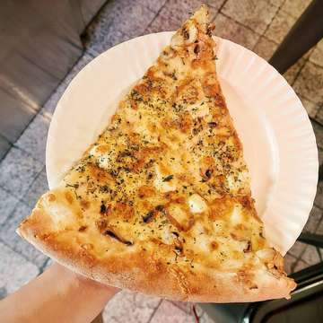 My fav pizza @ Jakarta! ❤️
°
°
°
Ricotta White Pizza (IDR 30K)

#pizza #pizzatime #pizzaplace #kemangfoodie #kemangjakarta #nomnom #culinary #eat #food #jakartaculinary #jktfoodie #jktfoodies #jktgoodfood #jktgo #misskrisyanijakarta