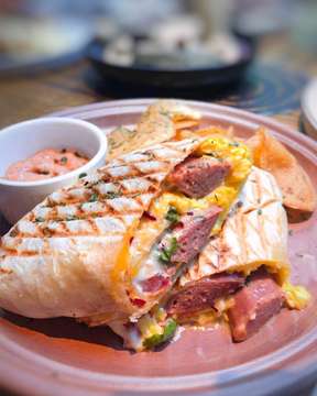 Sunday brunch : @hurricanesgrillid Breakfast Burrito 🌯❤️
.
.
.
#hurricanesgrillid #bestbrunch #jktfoodbang
