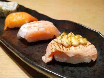 Salmon Kui

#sushi #sushitei #salmon #food #japanesefood #makassar #sulawesiselatan