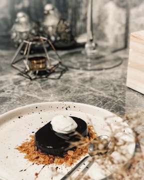 If eating cake is wrong, I don’t want to be right. 📸Valrhona Chocolate Mousse
📍EIO Patisserie
💰IDR 65k (tax included)
⭐️9.5/10
#tabletotable #jktgo #sweettooth #eatwithyoureyes